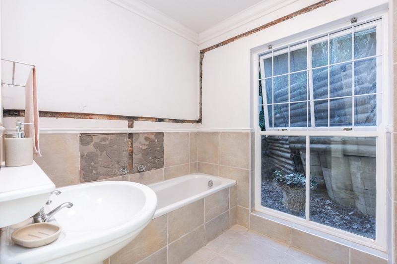 5 Bedroom Property for Sale in Constantia Western Cape